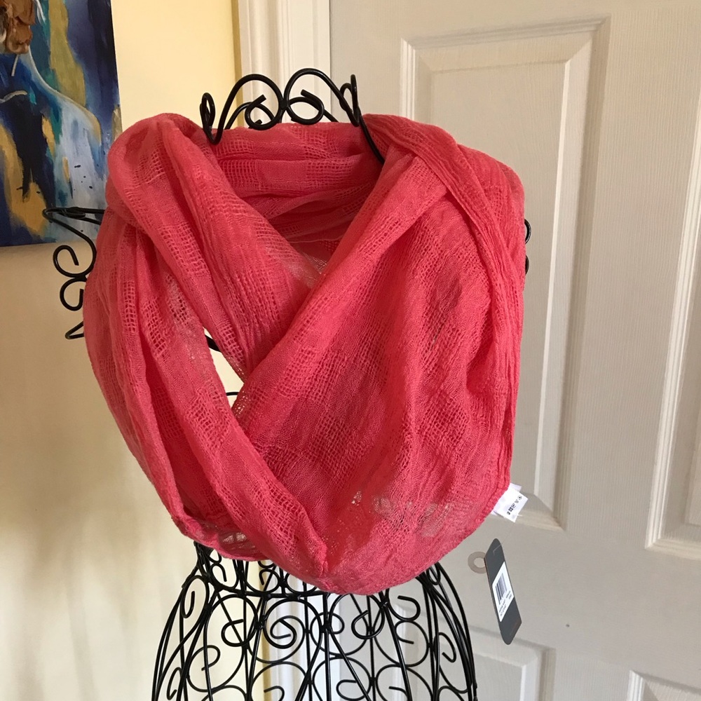 Pistil Salinas Infinity Scarf Hibiscus NWT so pretty great for spring/summer